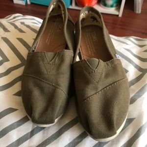 Oliver green toms